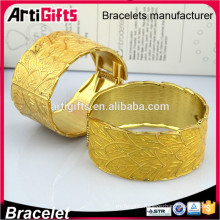 Dubai jewelry designer gold ladies engraved cuff bracelet